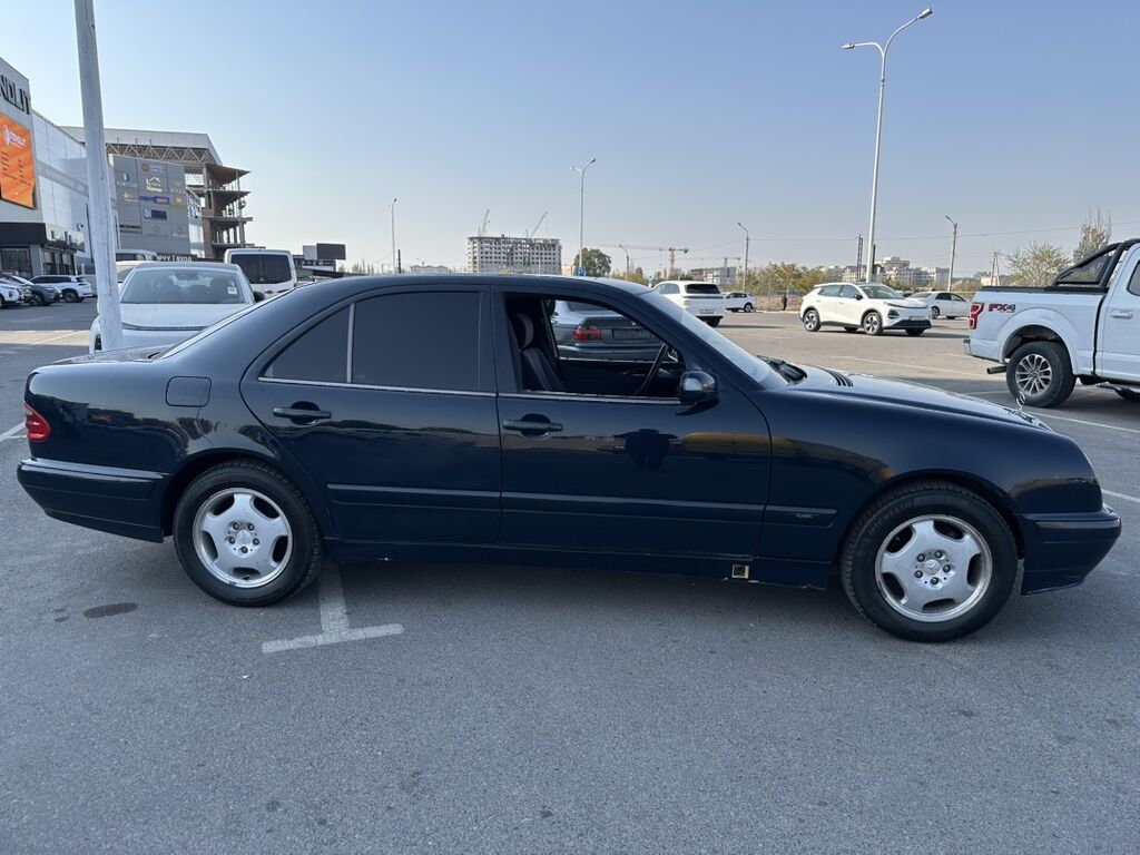 Mercedes-Benz E-Class: 2000 г., 2 л, Механика, Бензин, Седан: фото 3
