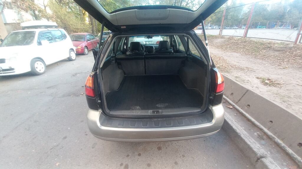 Subaru Outback: 1999 г., 2 л, Механика, Бензин, Универсал: фото 4
