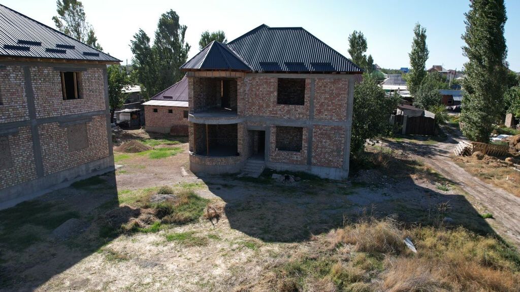 6 комнат, 180 м², 4 соток, Бишкек, Заря Риэлтор: фото 1