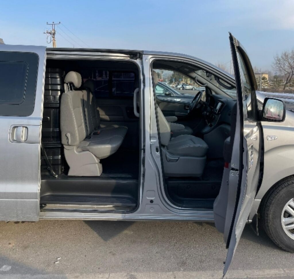 Hyundai H-1: 2017 г., 2.5 л, Автомат, Дизель, Минивэн: фото 3