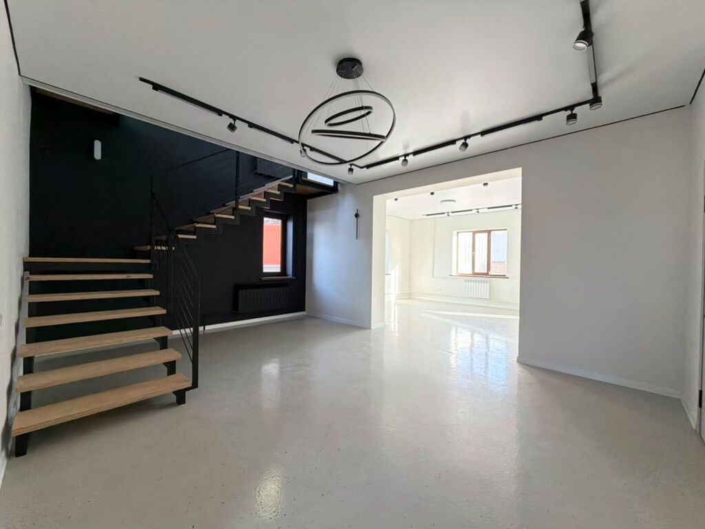 230 м², 4 комнаты: фото 2