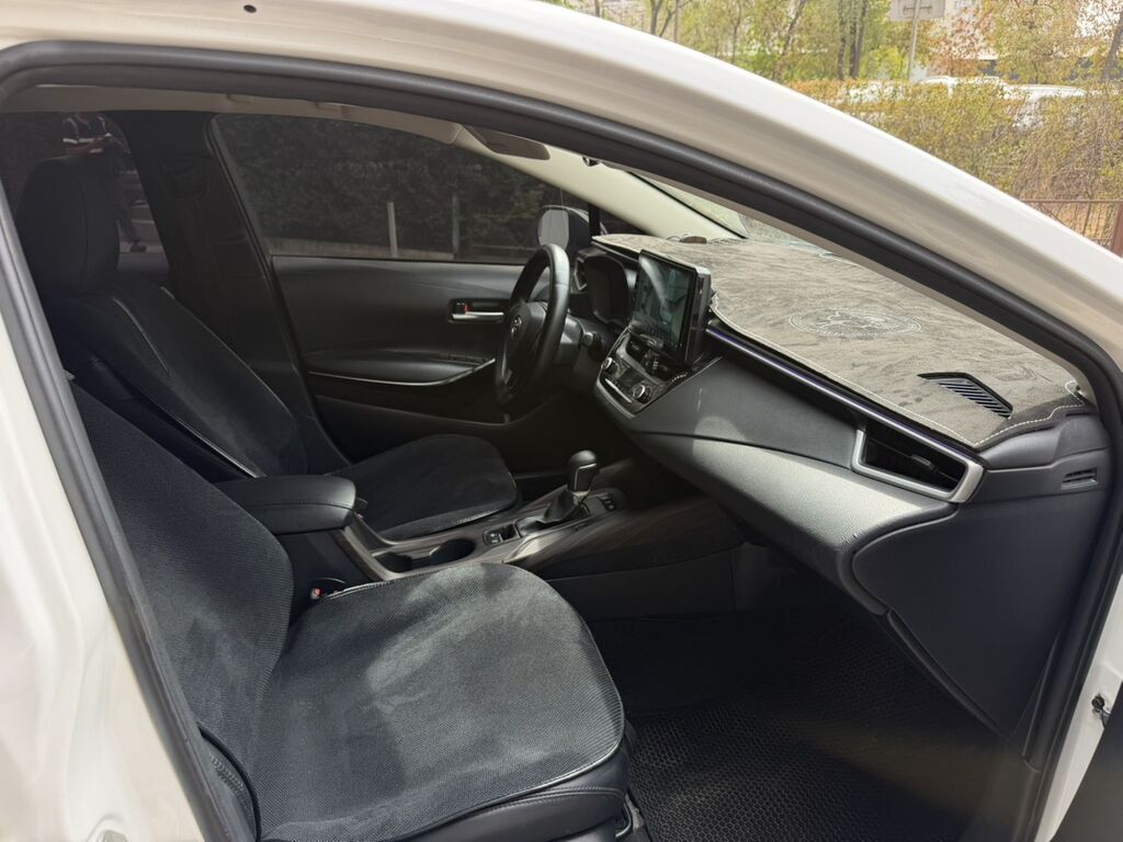 Toyota Corolla: 2020 г., 1.8 л, Автомат, Гибрид, Седан: фото 7