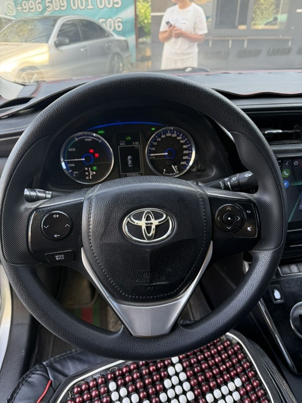 Toyota Corolla: 2019 г., 1.8 л, Вариатор, Гибрид, Седан: фото 2