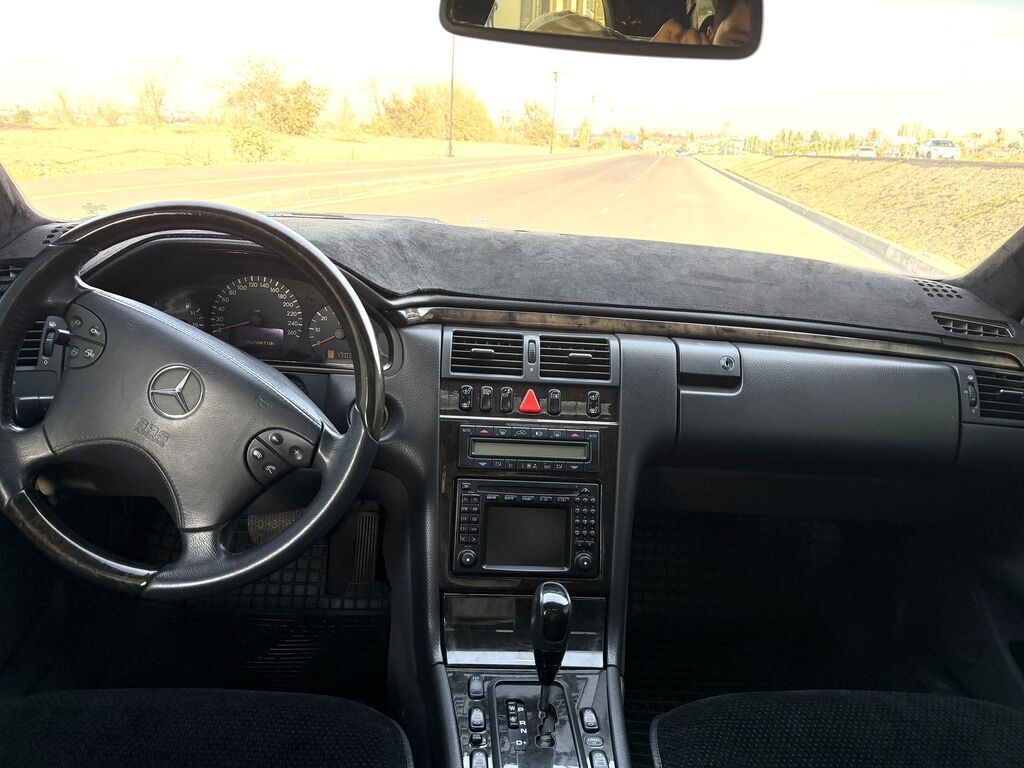 Mercedes-Benz E-Class: 2000 г., 4.3 л, Автомат, Бензин, Седан: фото 6
