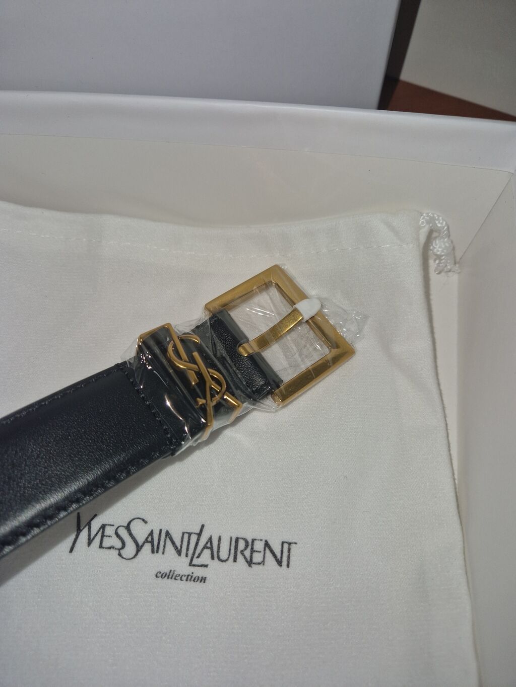 Kaiševi: Yves Saint Laurent (YSL) kožni kaiš Proizvedeno u Italiji Boja