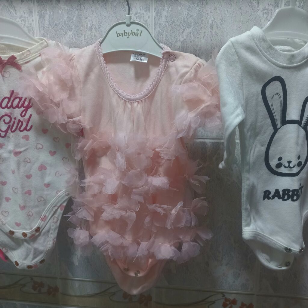 Боди для малышки 3-6 месяцев в хорошем состоянии, штанишки. Что-то — фото 2