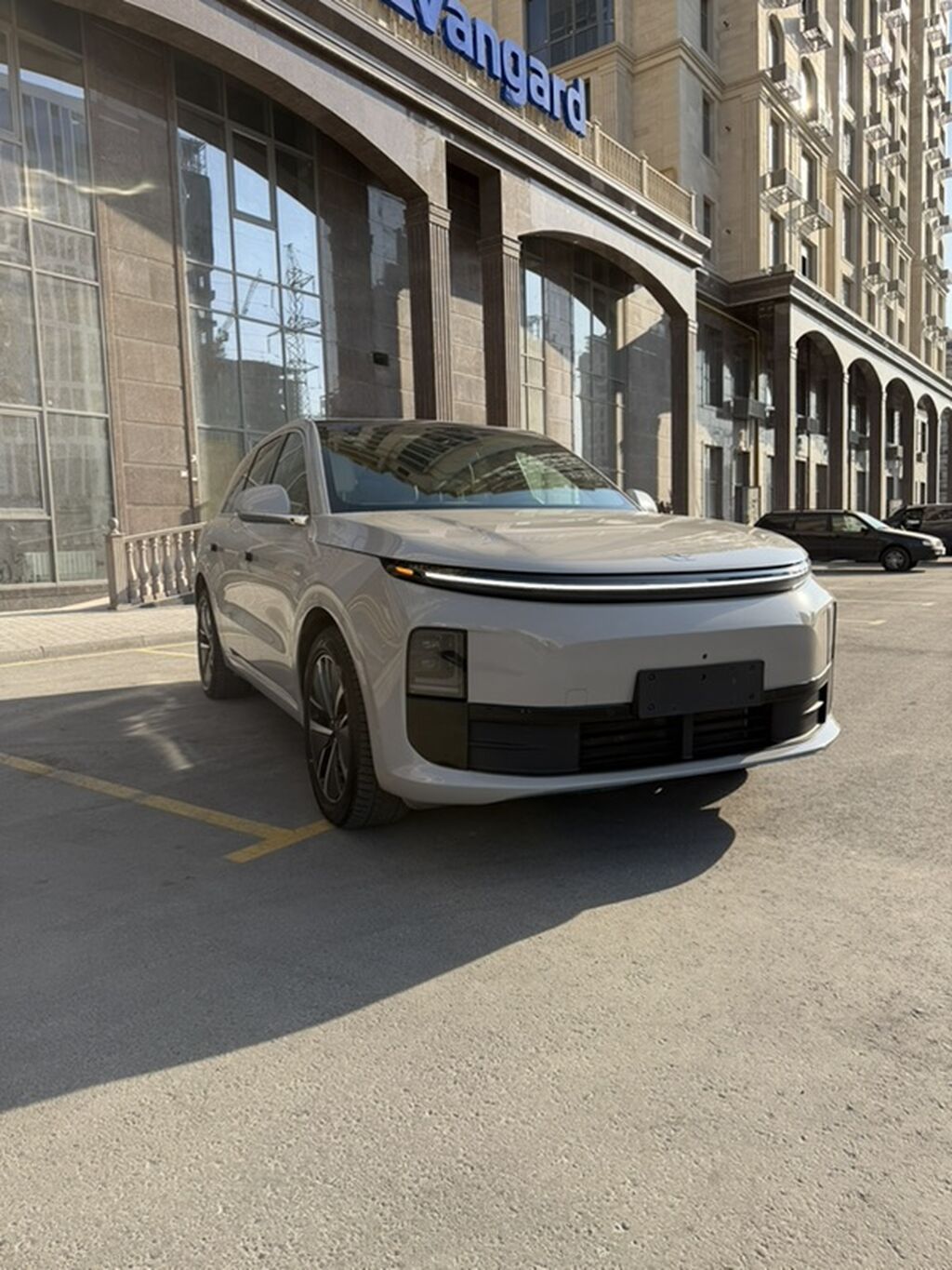 Lixiang L6: 2024 г., 1.5 л, Автомат, Гибрид, Внедорожник: фото 3