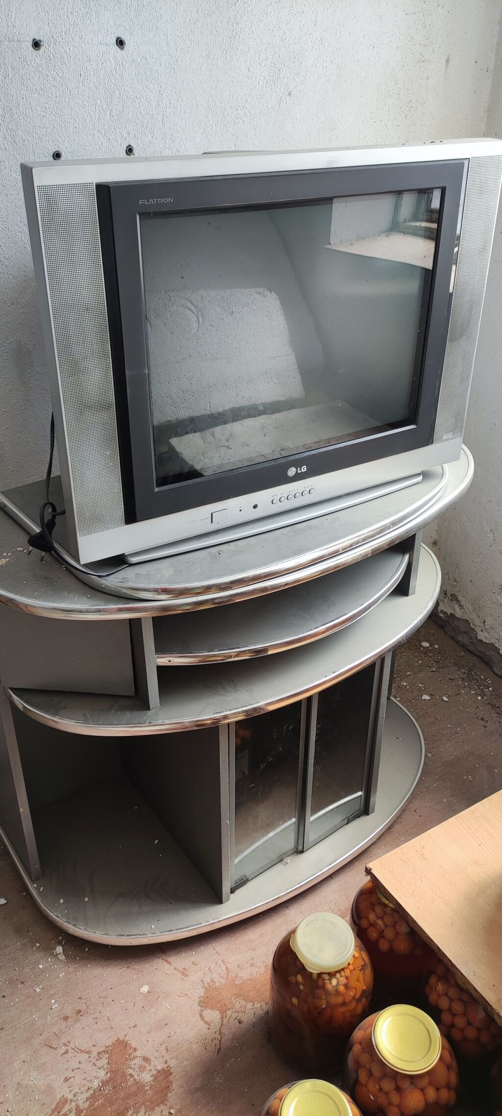 Телевизор с подставкой + антенна. Lg телик работает и | 3500 KGS ...