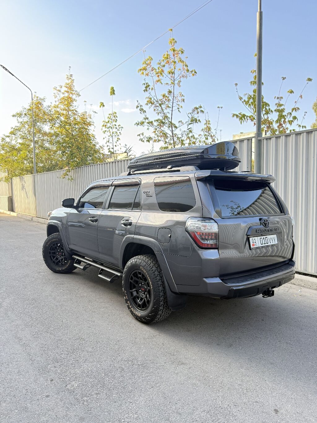 Toyota 4Runner: 2020 г., 4 л, Автомат, Бензин, Внедорожник: фото 2
