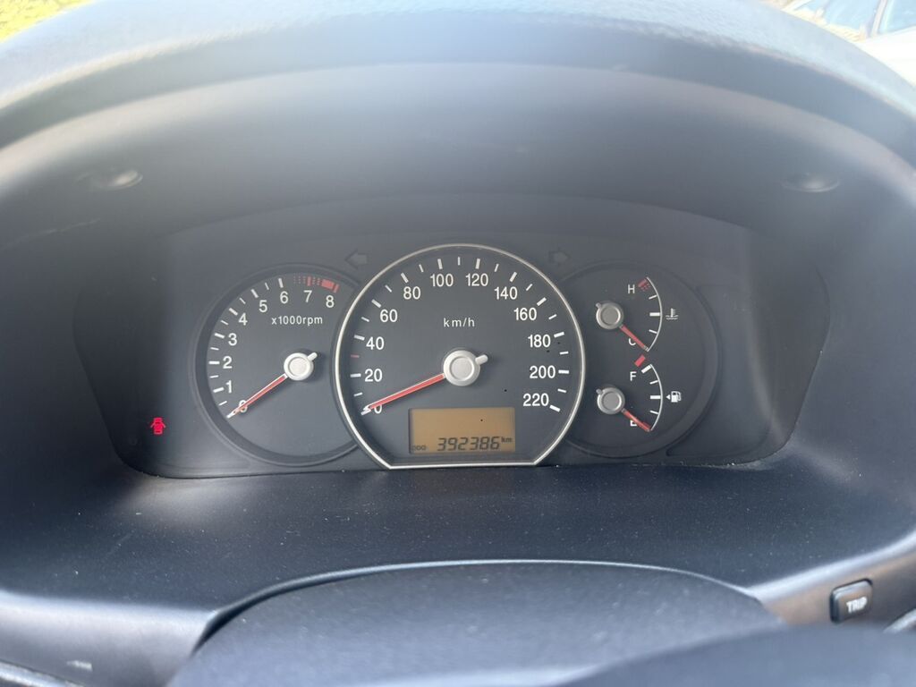 Kia Carens: 2008 г., 2 л, Автомат, Газ, Минивэн: фото 8