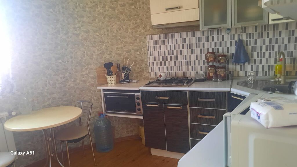 Sabunçu qəs. 4 otaqlı, 80 kv. m, Orta təmir