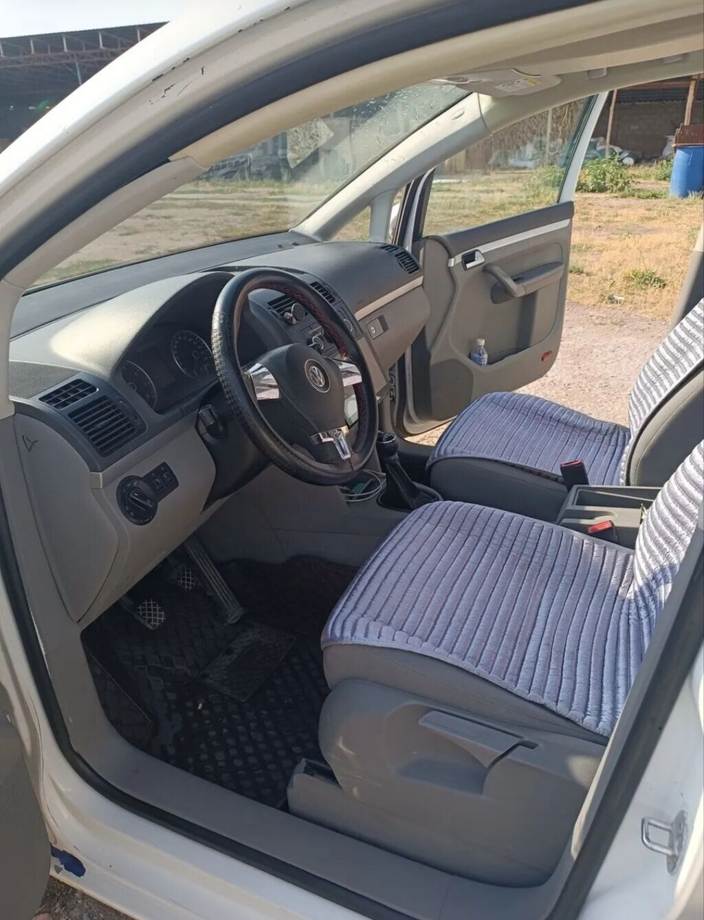 Volkswagen Touran: 2018 г., 1.6 л, Механика, Бензин, Минивэн: фото 8