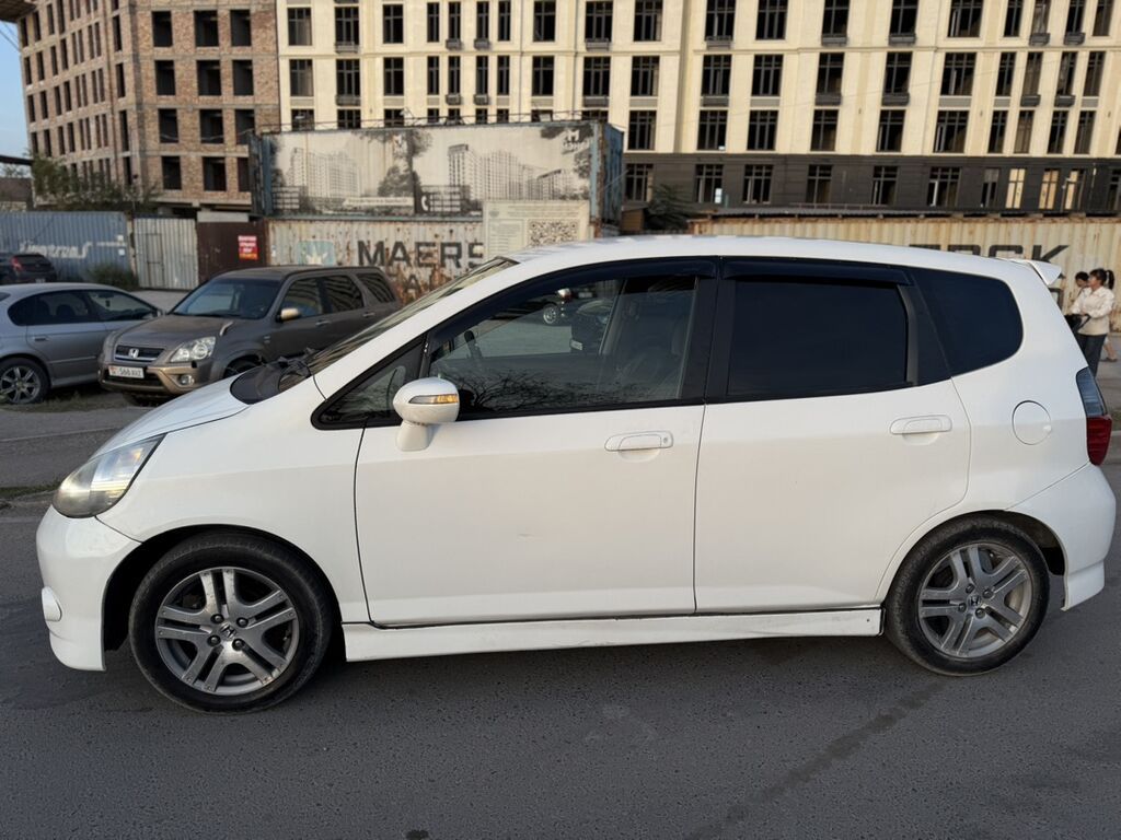 Honda Fit: 2002 г., 1.3 л, Автомат, Бензин, Хэтчбэк: фото 4
