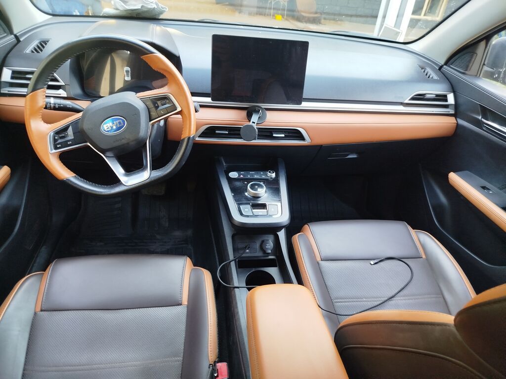 BYD E2: 2021 г., 5.5 л, Автомат, Электромобиль, Лифтбек: фото 5