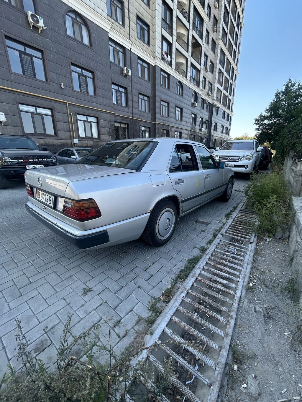 Mercedes-Benz E-Class: 1987 г., Бензин: фото 2