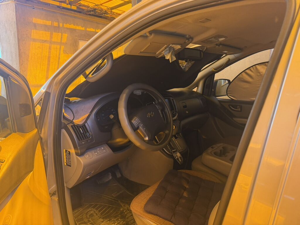 Hyundai Starex: 2018 г., Автомат, Минивэн: фото 2