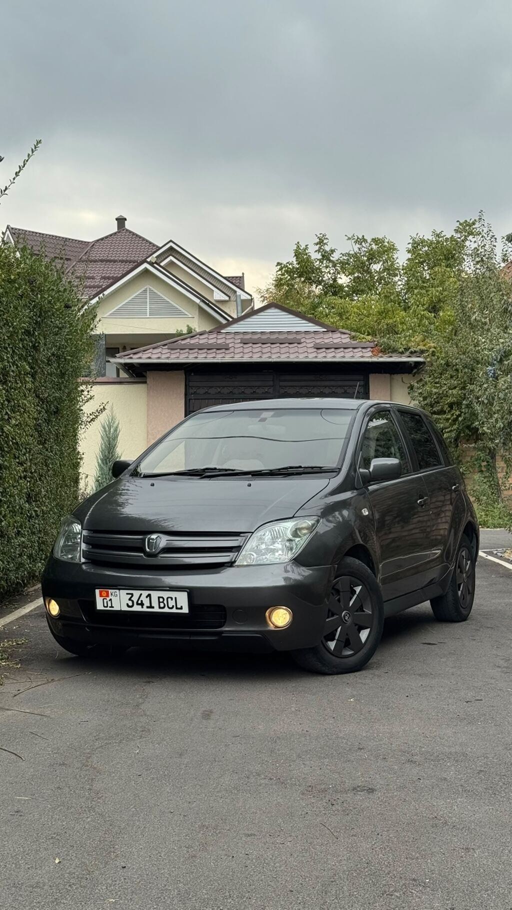 Toyota Ist: 2005 г., 1.3 л, Автомат, Бензин, Хэтчбэк: фото 3