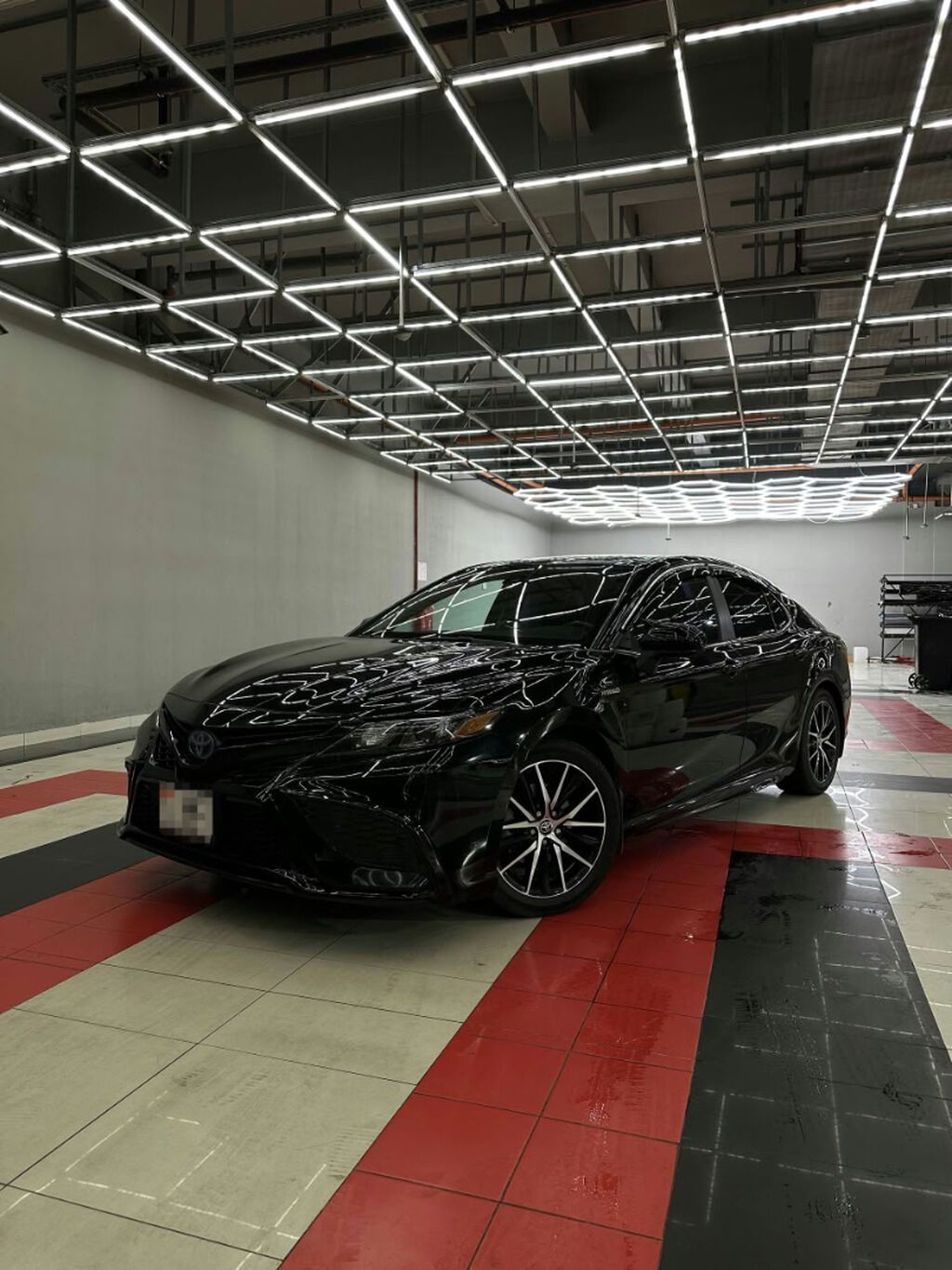 Toyota Camry: 2021 г., 2.5 л, Автомат, Гибрид, Седан: фото 1