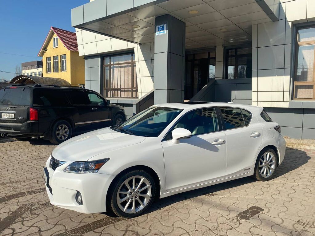 Lexus CT: 2012 г., Автомат, Гибрид, Хэтчбэк: фото 1