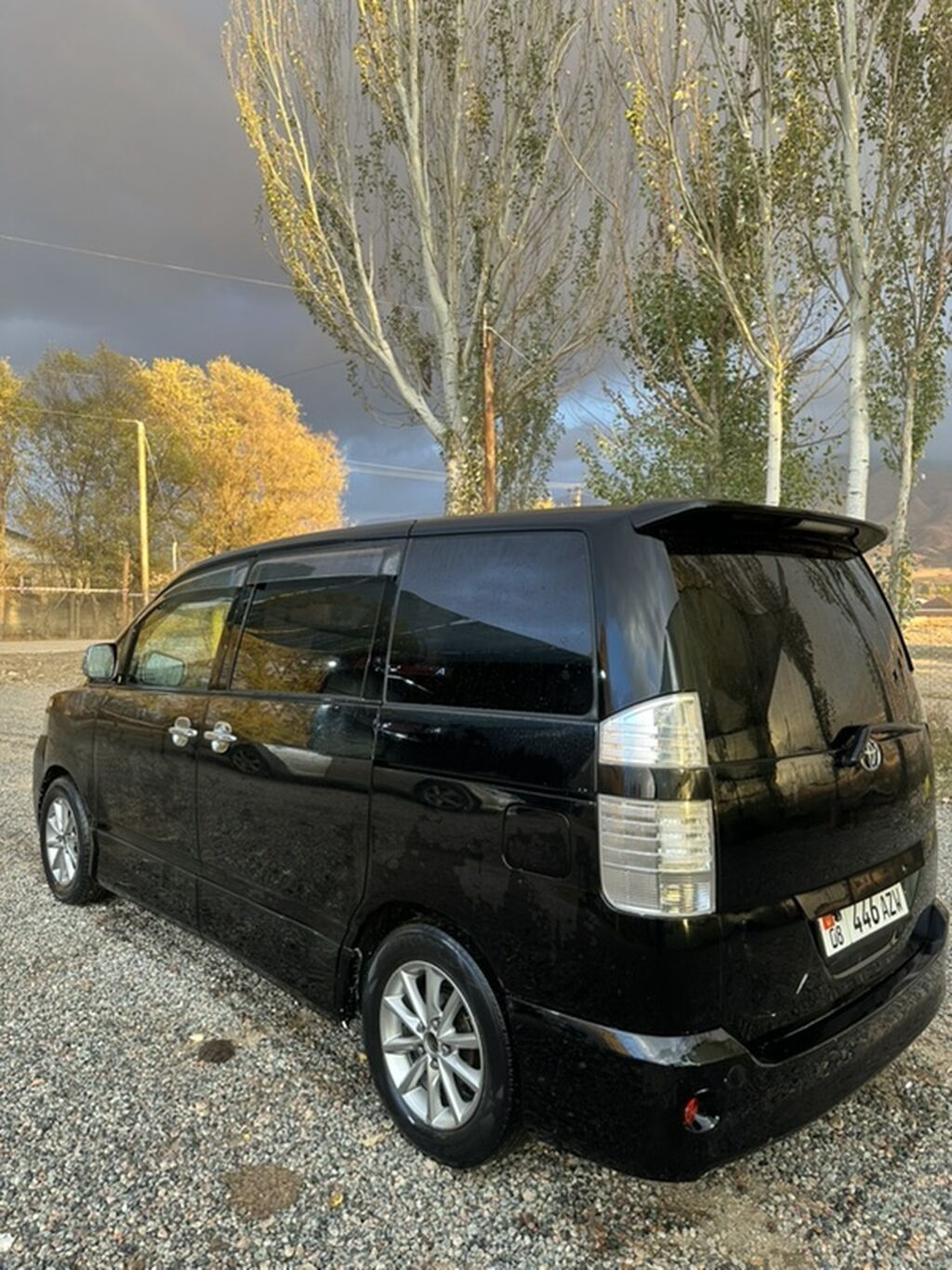 Toyota Voxy: 2004 г., Автомат, Бензин, Минивэн: фото 2