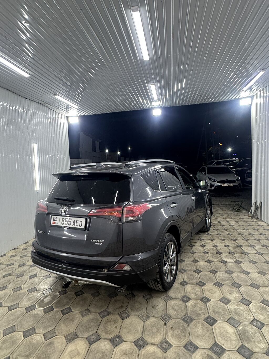 Toyota RAV4: 2018 г., 2.5 л, Автомат, Бензин, Кроссовер: фото 3