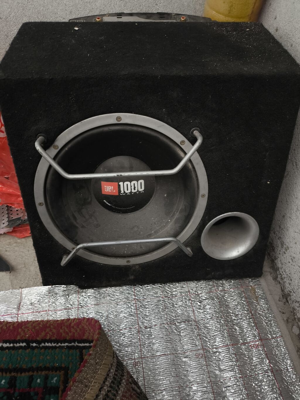 Сабвуфер JBL в корпусе - Динамик JBL с маркировкой 1000 W на лицевой: фото 2