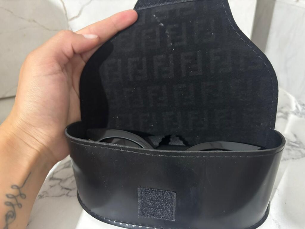 Солнечные очки Fendi + фирменный футляр - Модель: женские/унисекс — фото 2