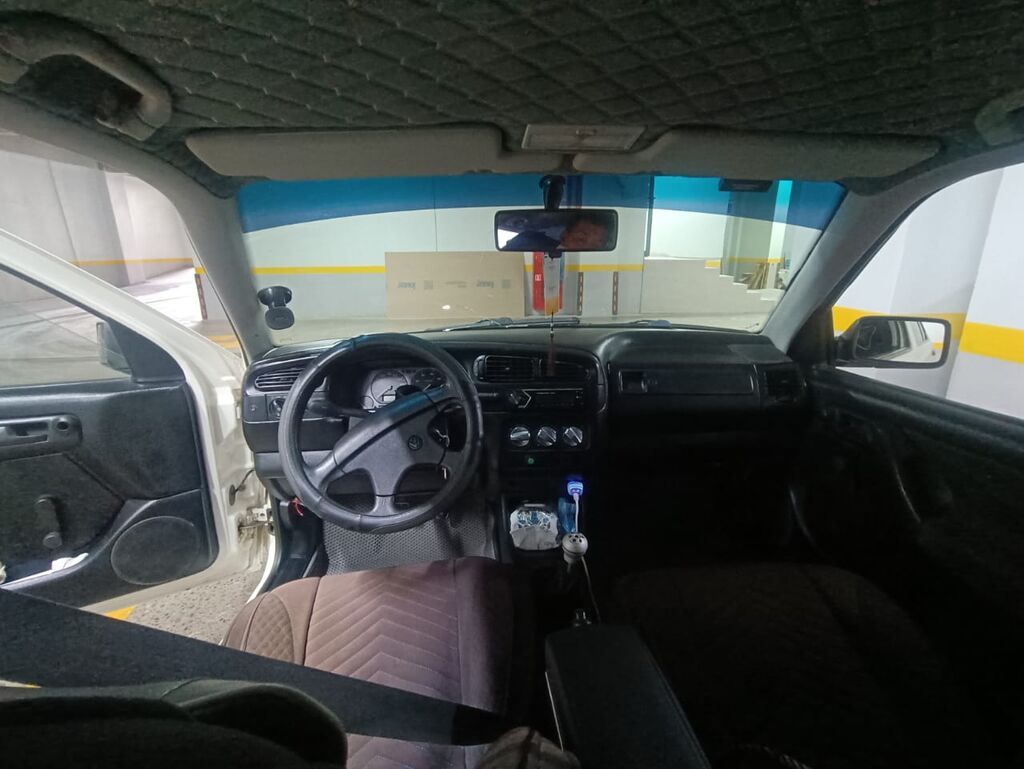 Volkswagen Vento: 1993 г., 1.8 л, Механика, Бензин, Седан: фото 8