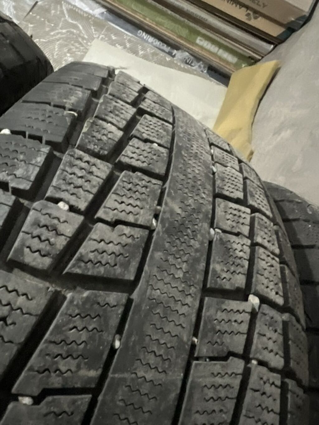Зимние шины 265/65 R17 Комплект из 3 шт. В отличном состоянии: фото 3
