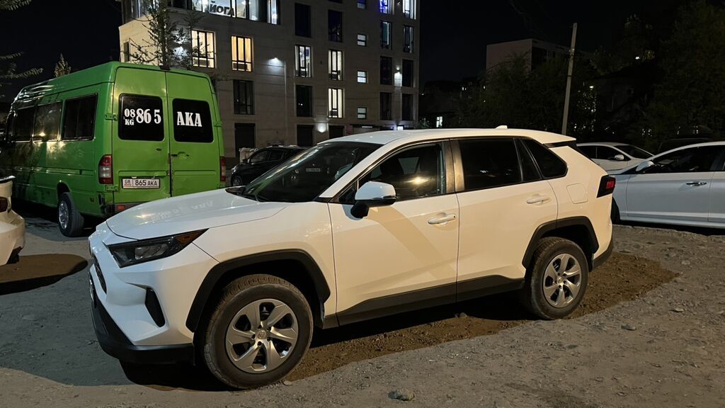 Toyota RAV4: 2022 г., 2.5 л, Автомат, Бензин, Кроссовер: фото 2