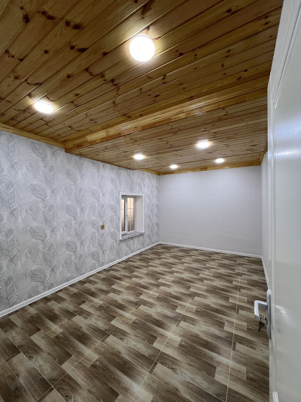Binəqədi qəs. 6 otaqlı, 160 kv. m