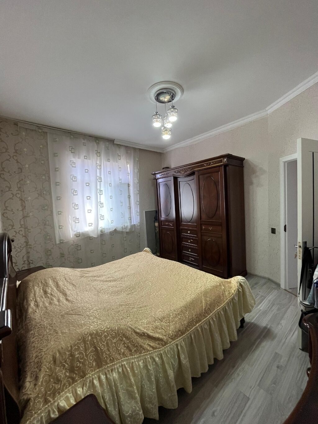 4 otaqlı, 108 kv. m, Kredit yoxdur, Orta təmir