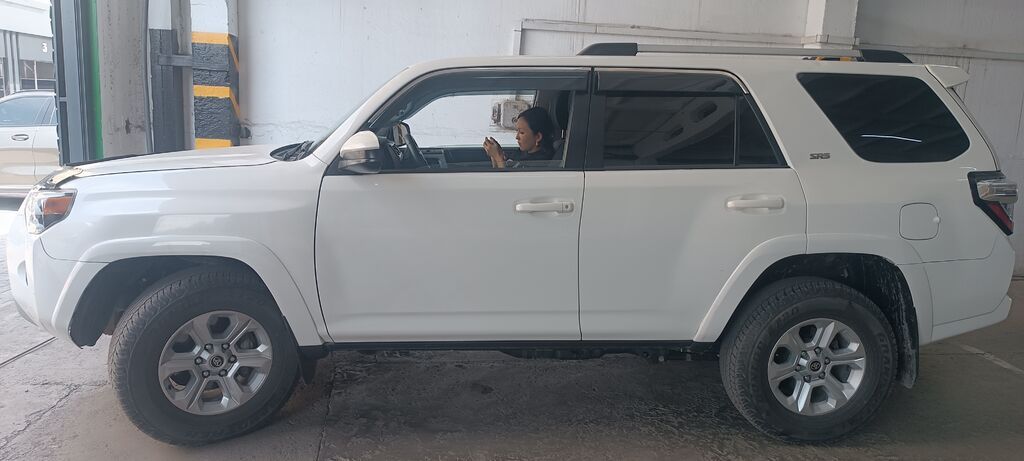 Toyota 4Runner: 2022 г., 4 л, Автомат, Бензин, Внедорожник: фото 4