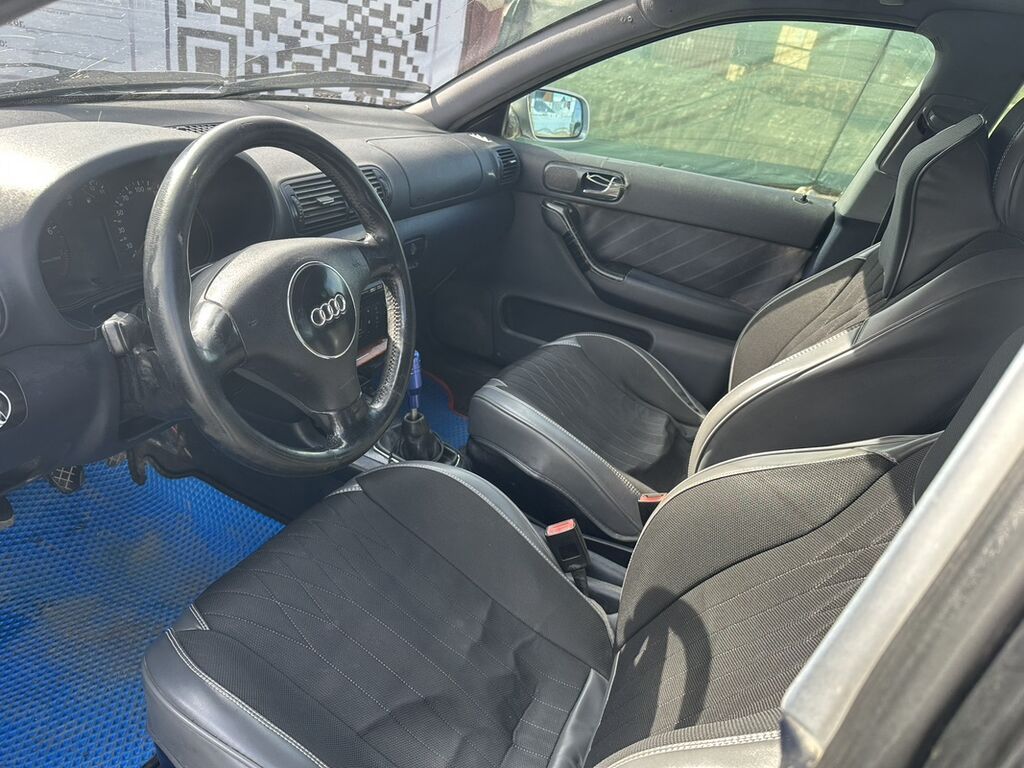 Audi A3: 2001 г., 1.8 л, Механика, Газ, Хэтчбэк: фото 6