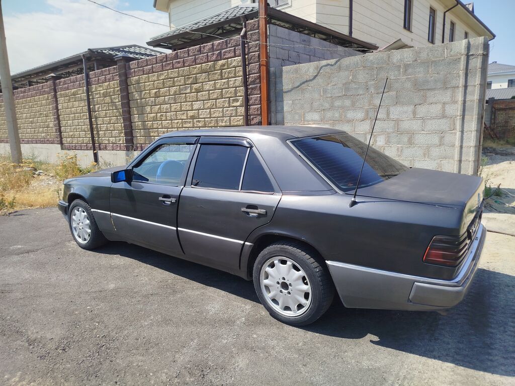 Mercedes-Benz W124: 1992 г., 2.3 л, Механика, Бензин, Седан: фото 4