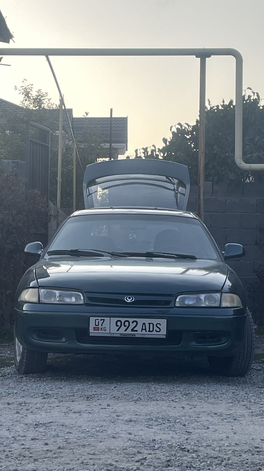 Mazda 626: 1993 г., 1.8 л, Механика, Седан — фото 1