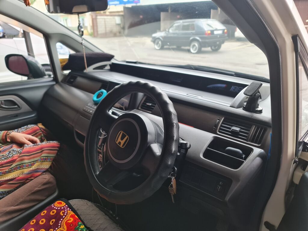 Honda Stepwgn: 2006 г., 2 л, Автомат, Бензин, Минивэн: фото 5