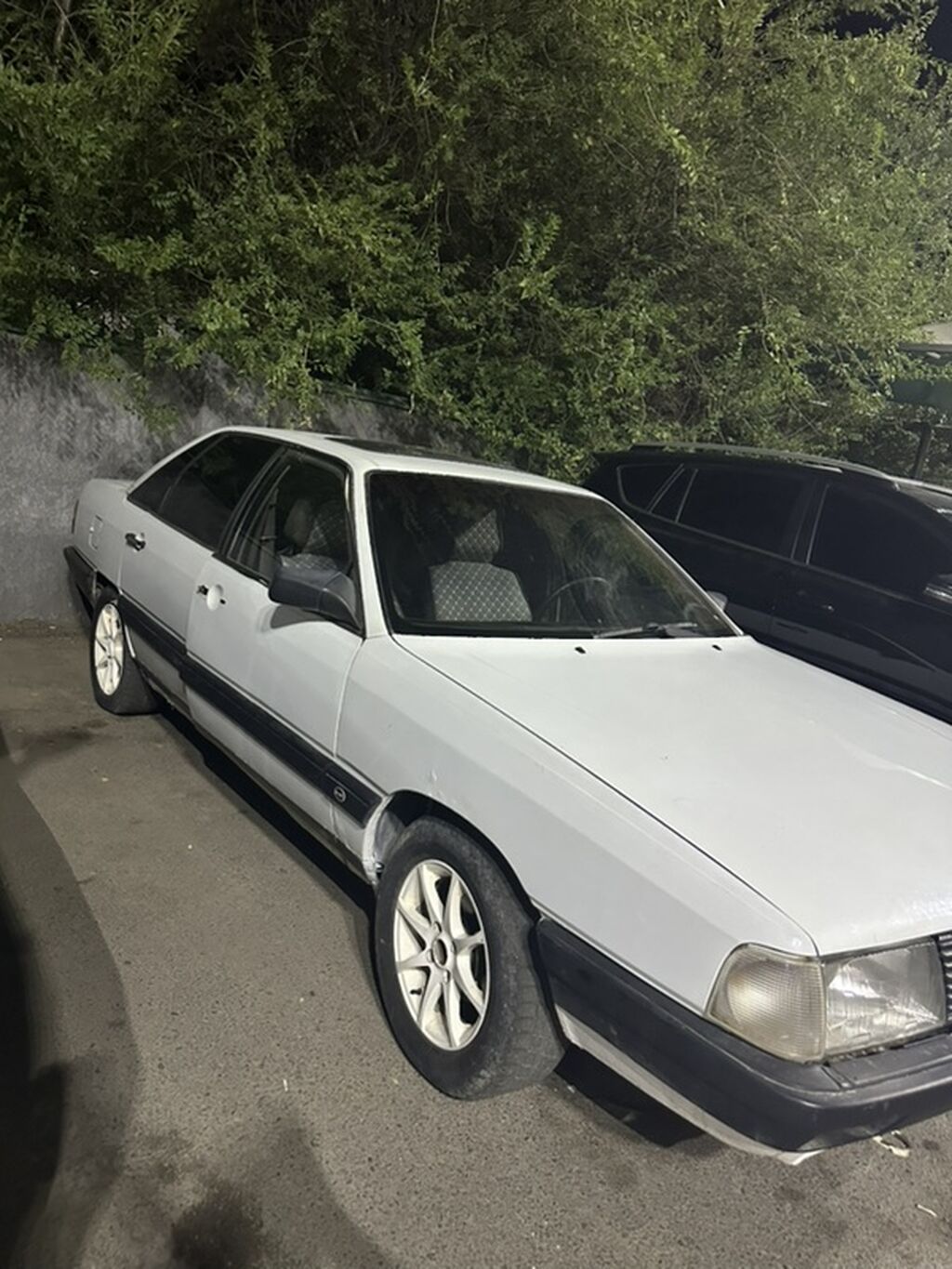 Audi 100: 1986 г., 1.8 л, Механика, Бензин, Седан: фото 3