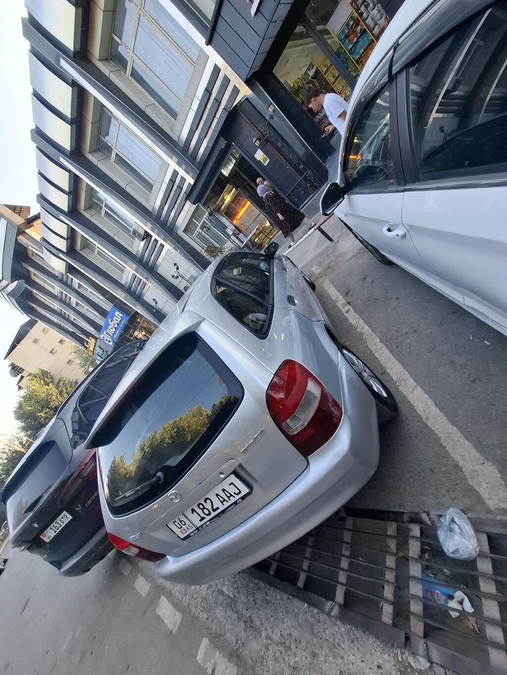 Mazda 323: 2002 г., 1.3 л, Механика, Бензин, Хэтчбэк: фото 5