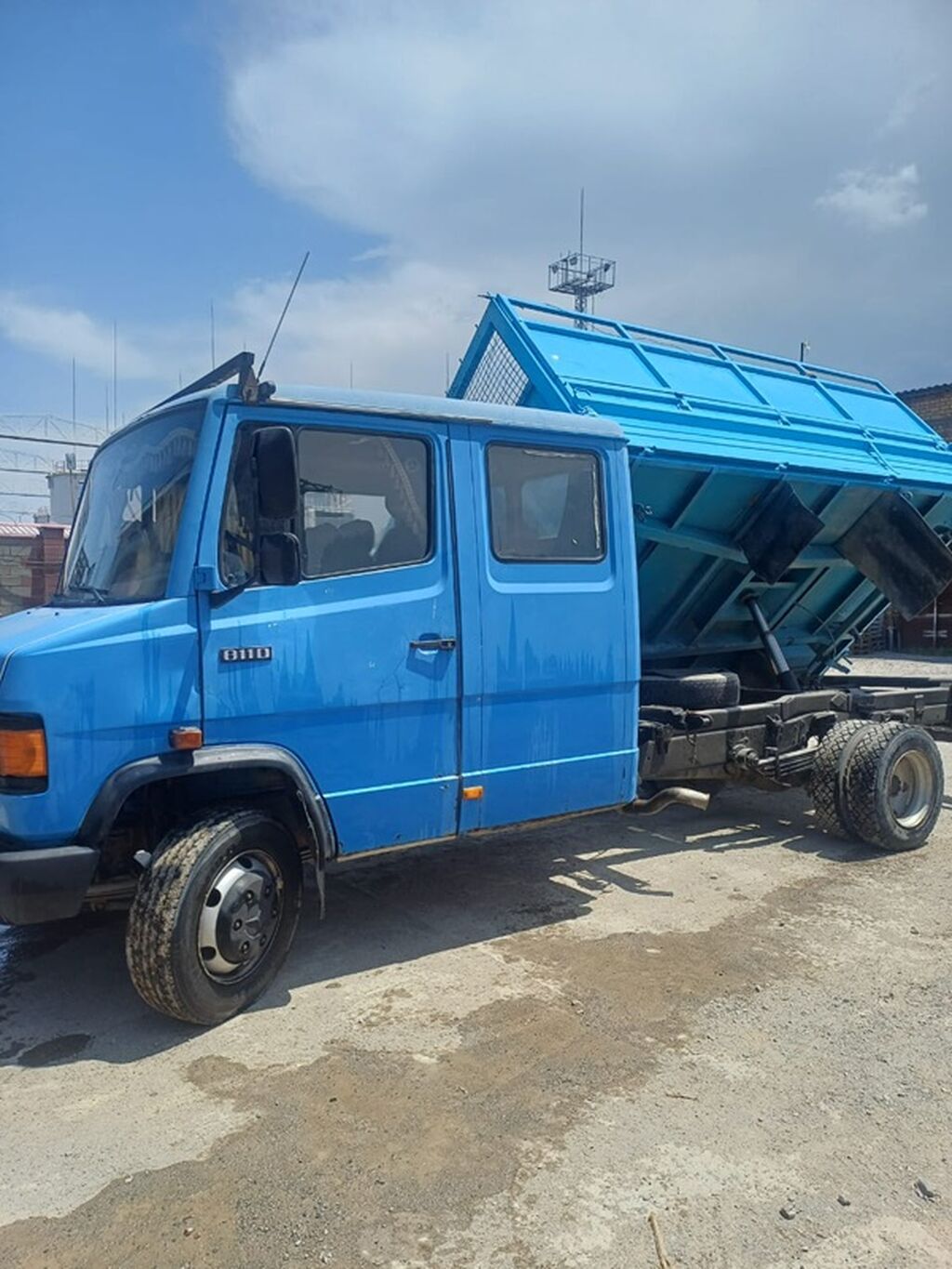 Самосвал Mercedes-Benz (серия T2/811D), двойная кабина 4 куб турбина: фото 1