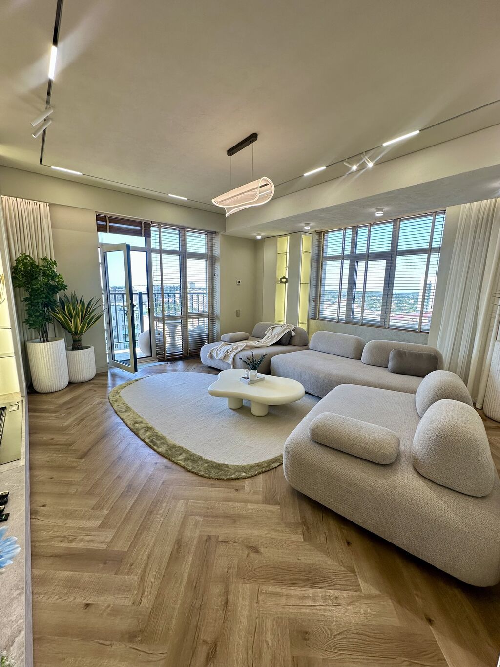 2 комнаты, 74 м², Филармония Элитка, 13 этаж, Дизайнерский ремонт: фото 2