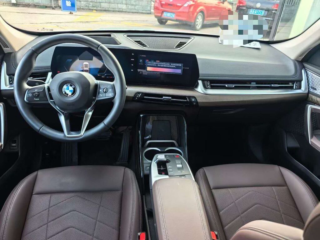 BMW X1: 2025 г., 2 л, Автомат, Бензин, Внедорожник: фото 6