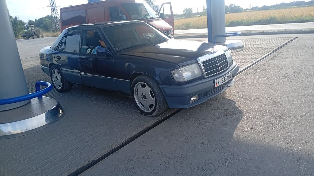 Mercedes-Benz W124: 1992 г., 2.3 л, Механика, Бензин, Седан: фото 2