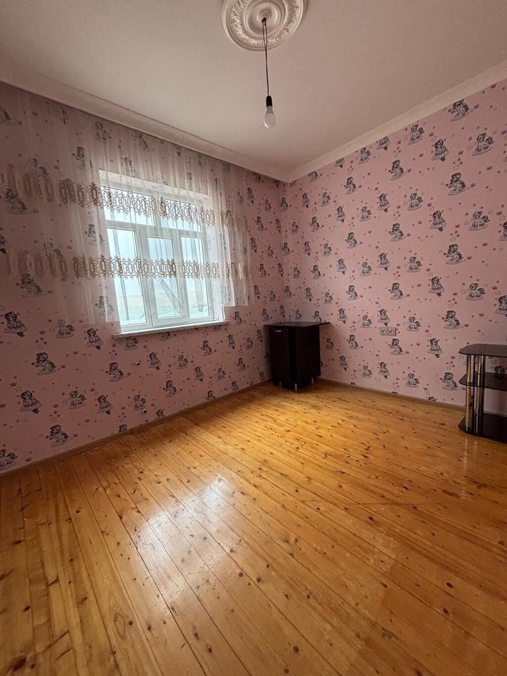 Qaradağ rayon lokbatan qəsəbəsində 3 otaqlı heyet evi ailəli şəxslərə