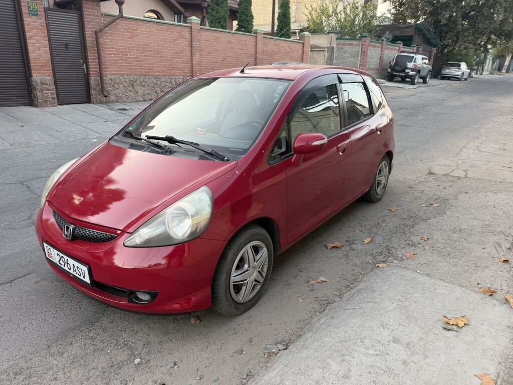 Honda Fit: 2005 г., 1.4 л, Автомат, Газ, Хэтчбэк: фото 4