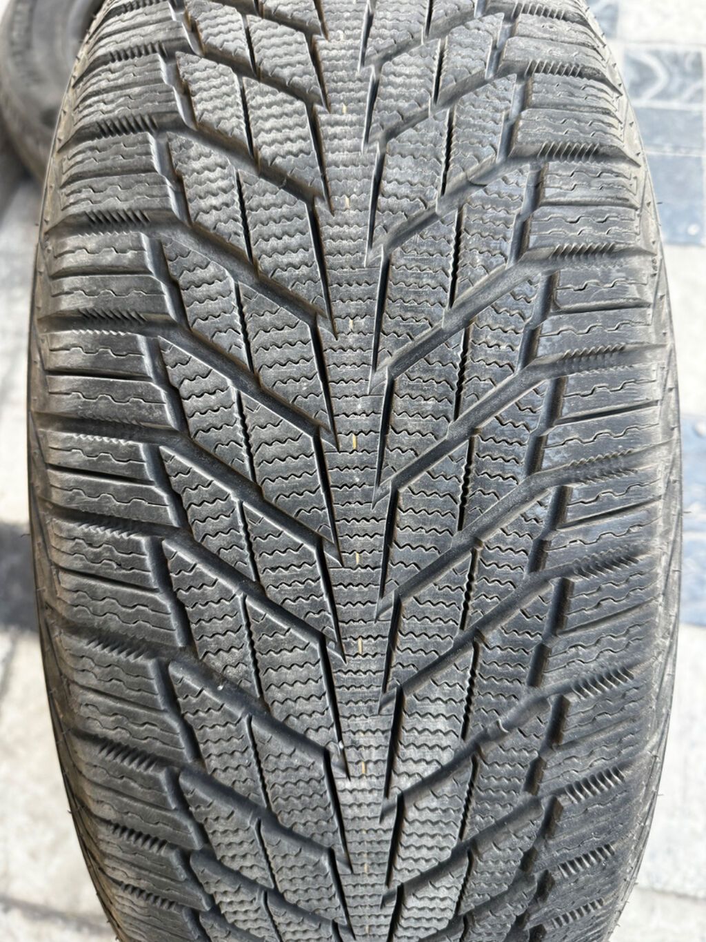 Продаю корейскую зимнюю резину. Размер: 245/60 R18 Год выпуска: фото 4