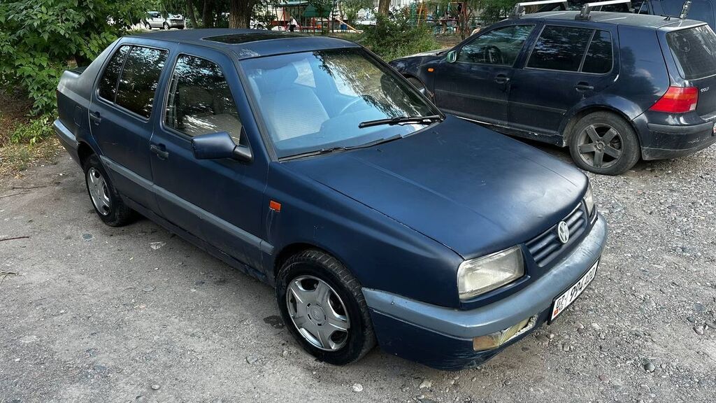 Volkswagen Vento: 1993 г., 1.8 л, Механика, Бензин, Седан: фото 2