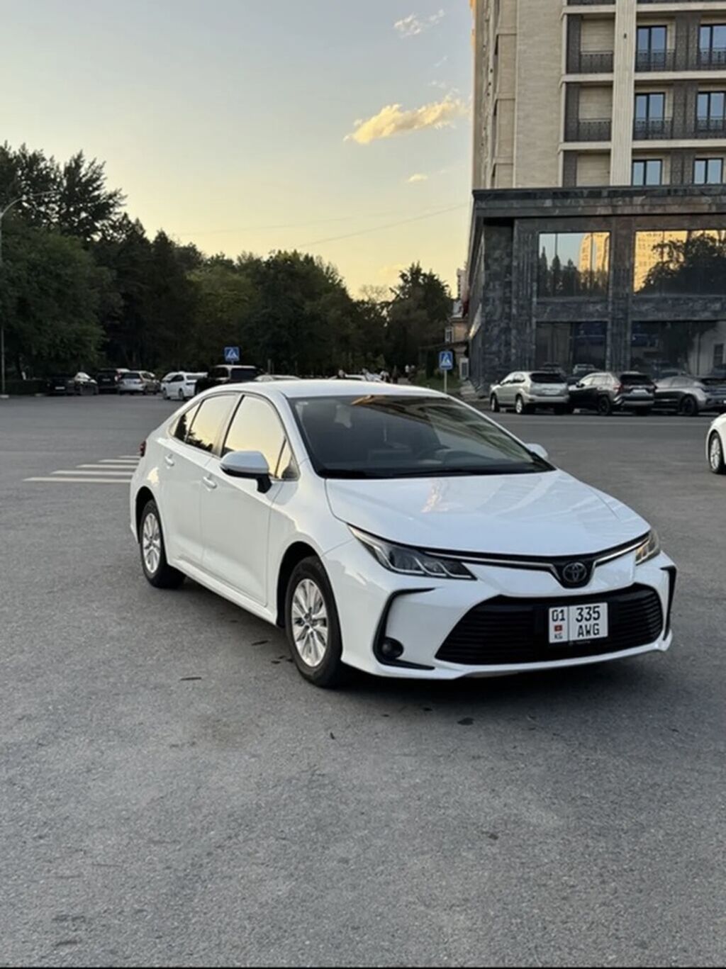 Toyota Corolla: 2019 г., 1.8 л, Автомат, Гибрид, Седан: фото 3