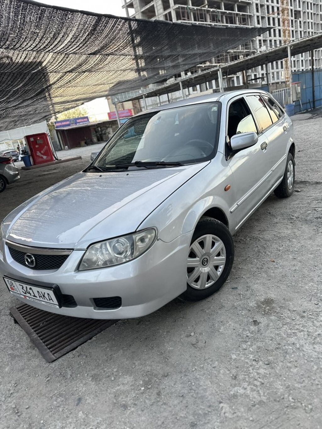 Mazda 323: 2002 г., 1.3 л, Механика, Бензин, Хэтчбэк: фото 2