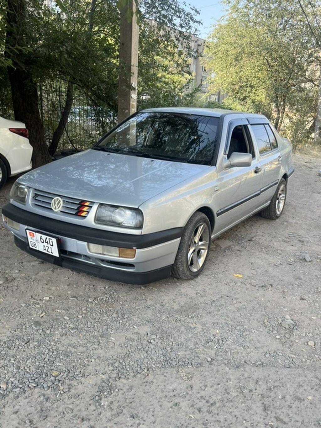 Volkswagen Vento: 1993 г., 1.8 л, Механика, Бензин, Седан: фото 3